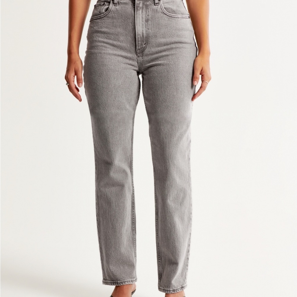 Curve Love Ultra High Rise 90s Straight Jean, Light with Criss-Cross Waistband - Picture 2 of 7